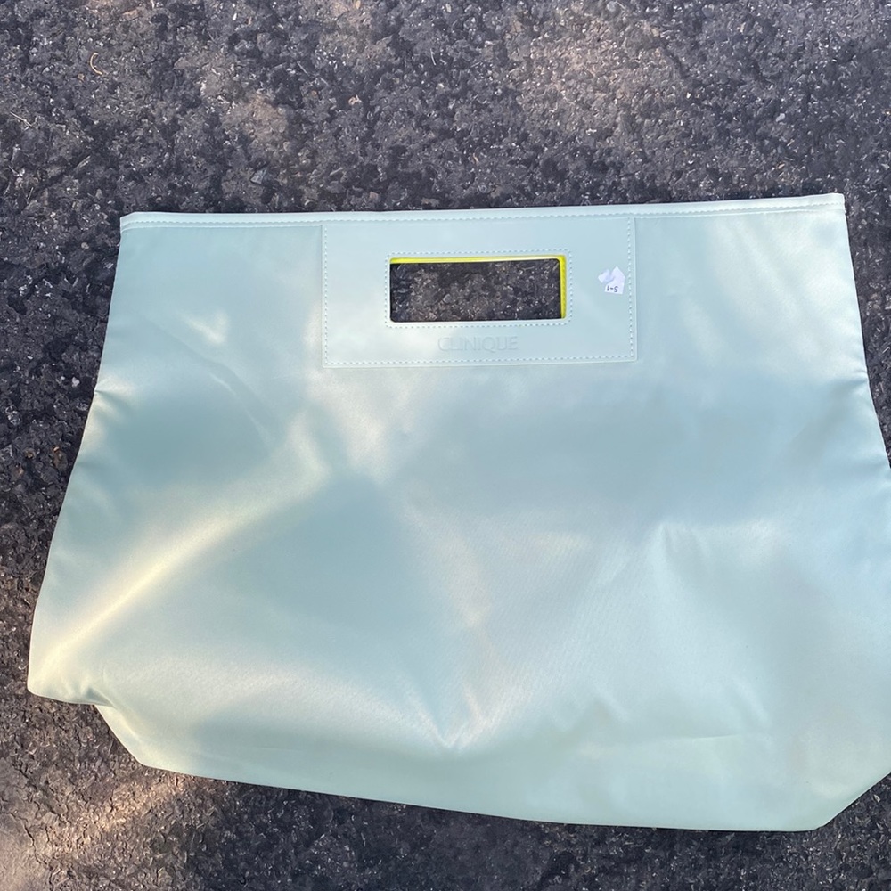 Clinique make up bag - Picture 1 of 4